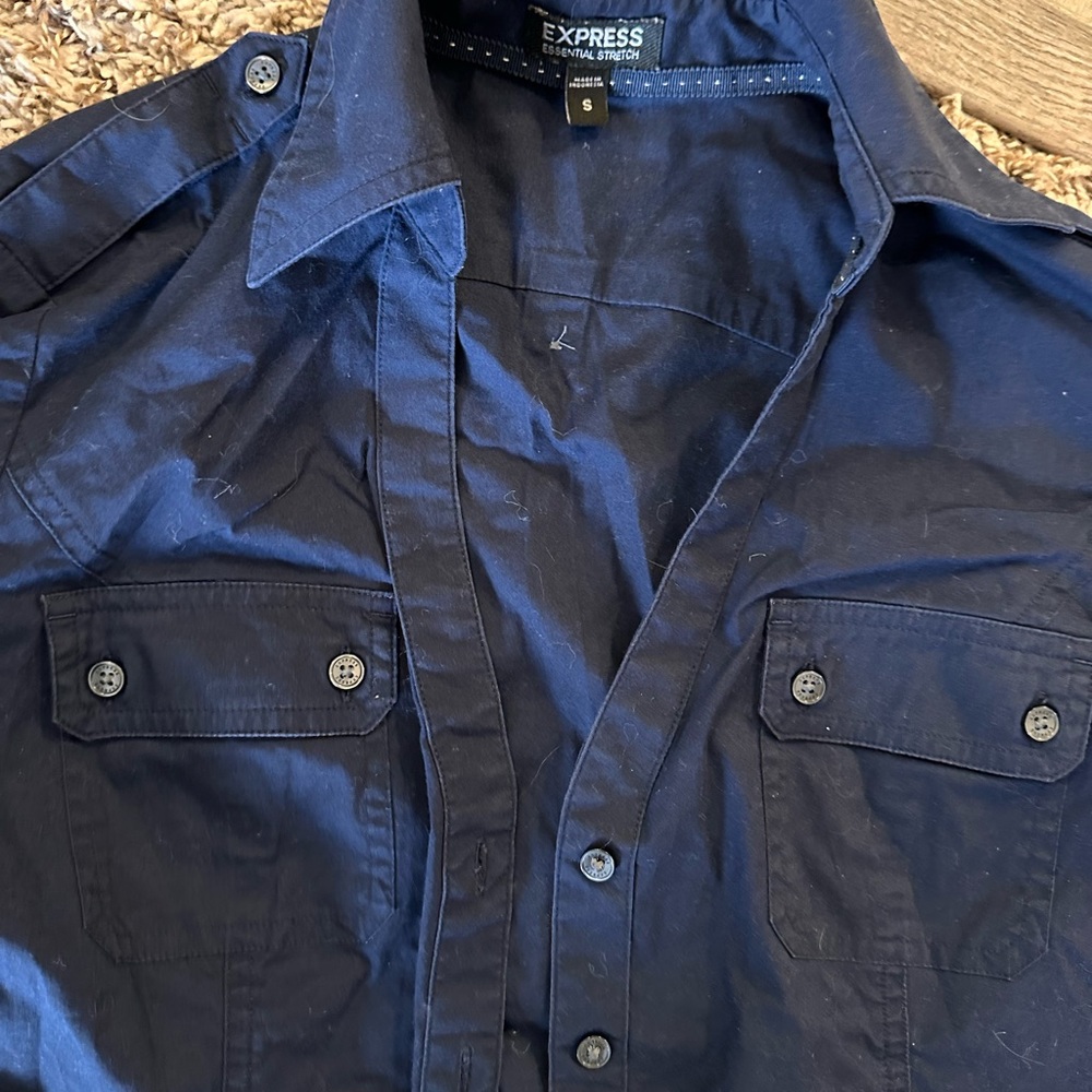Express form fitting button up - Picture 2 of 4